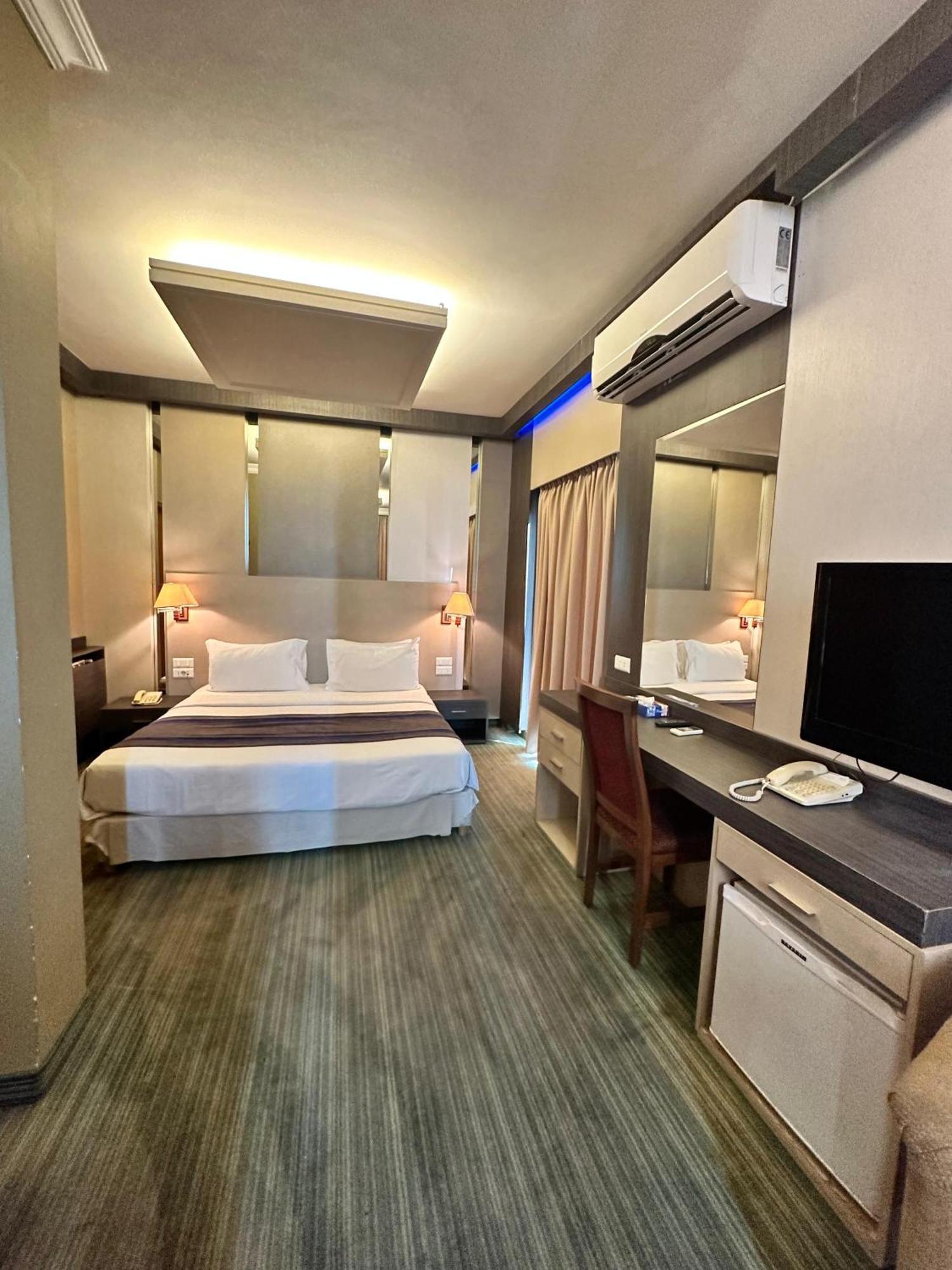 Padova Hotel Beirut Exteriör bild