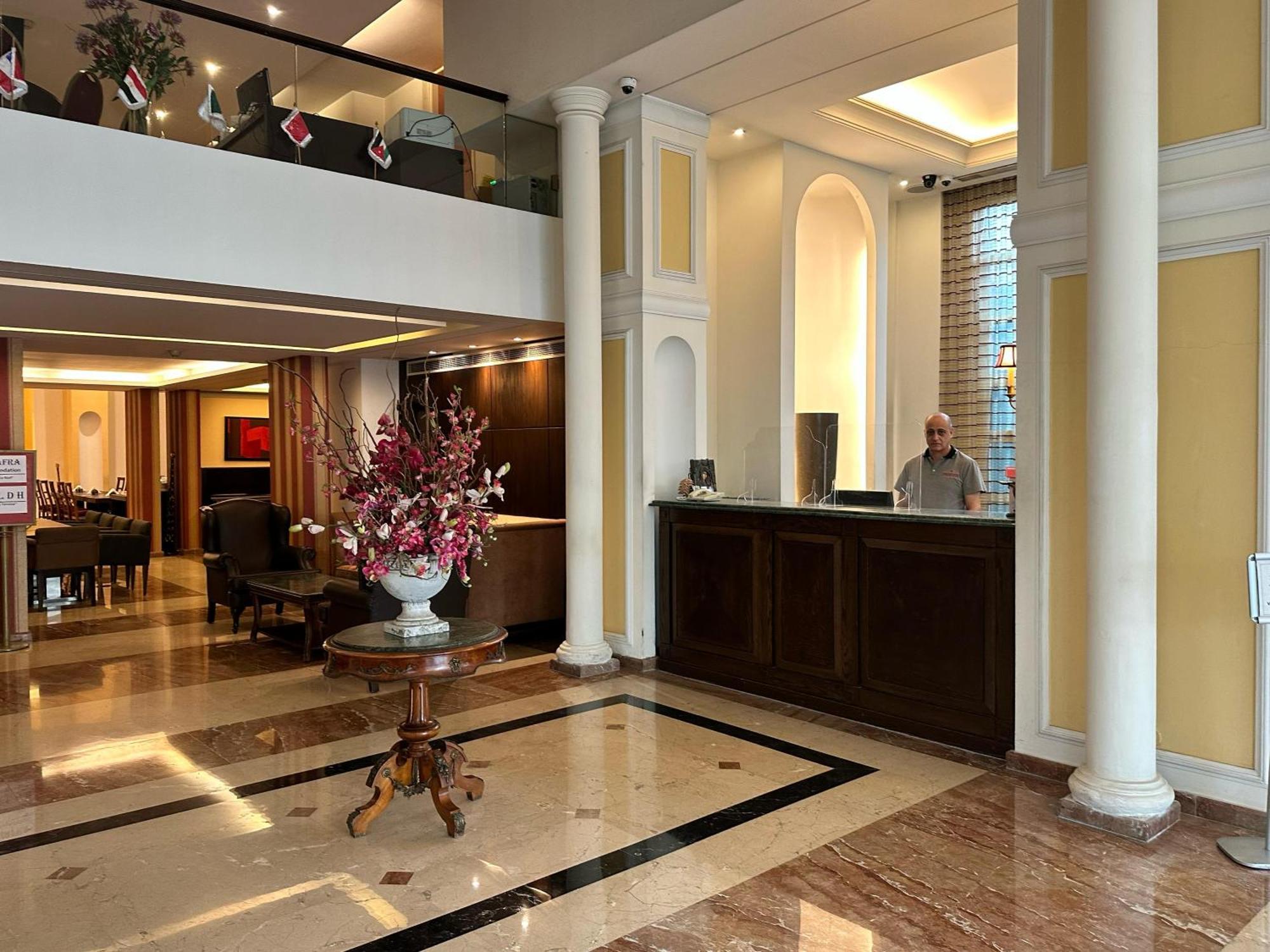 Padova Hotel Beirut Exteriör bild