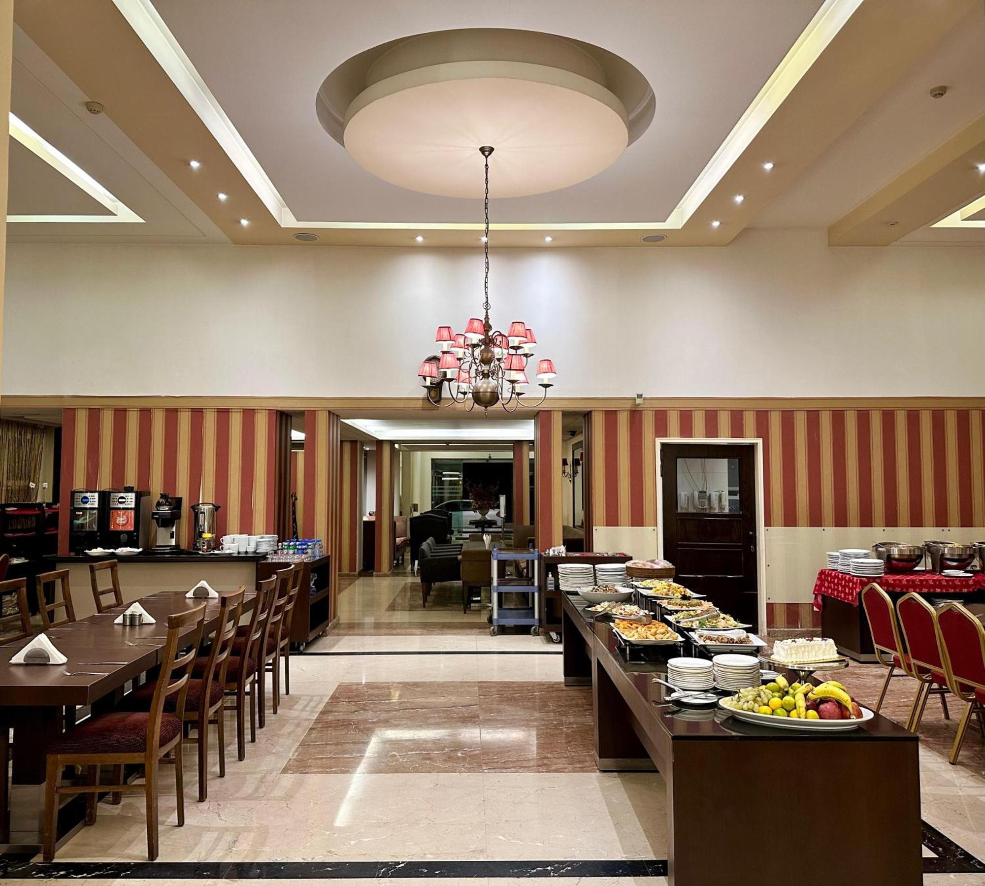 Padova Hotel Beirut Exteriör bild