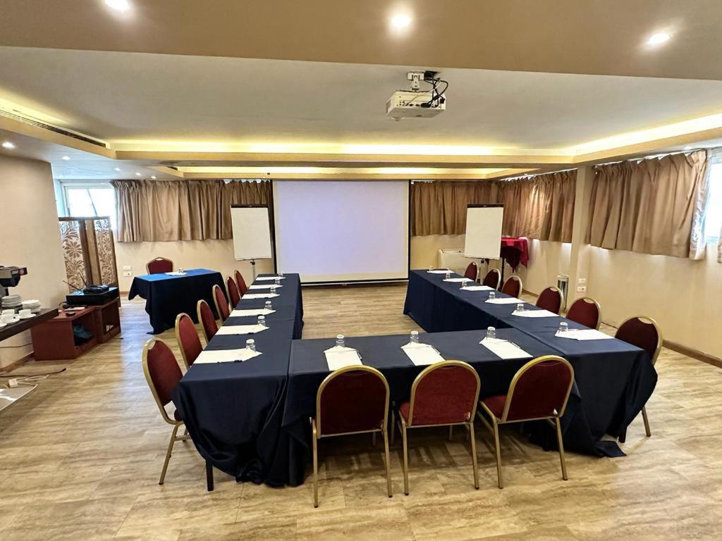 Padova Hotel Beirut Exteriör bild