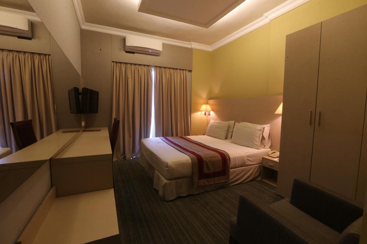 Padova Hotel Beirut Exteriör bild