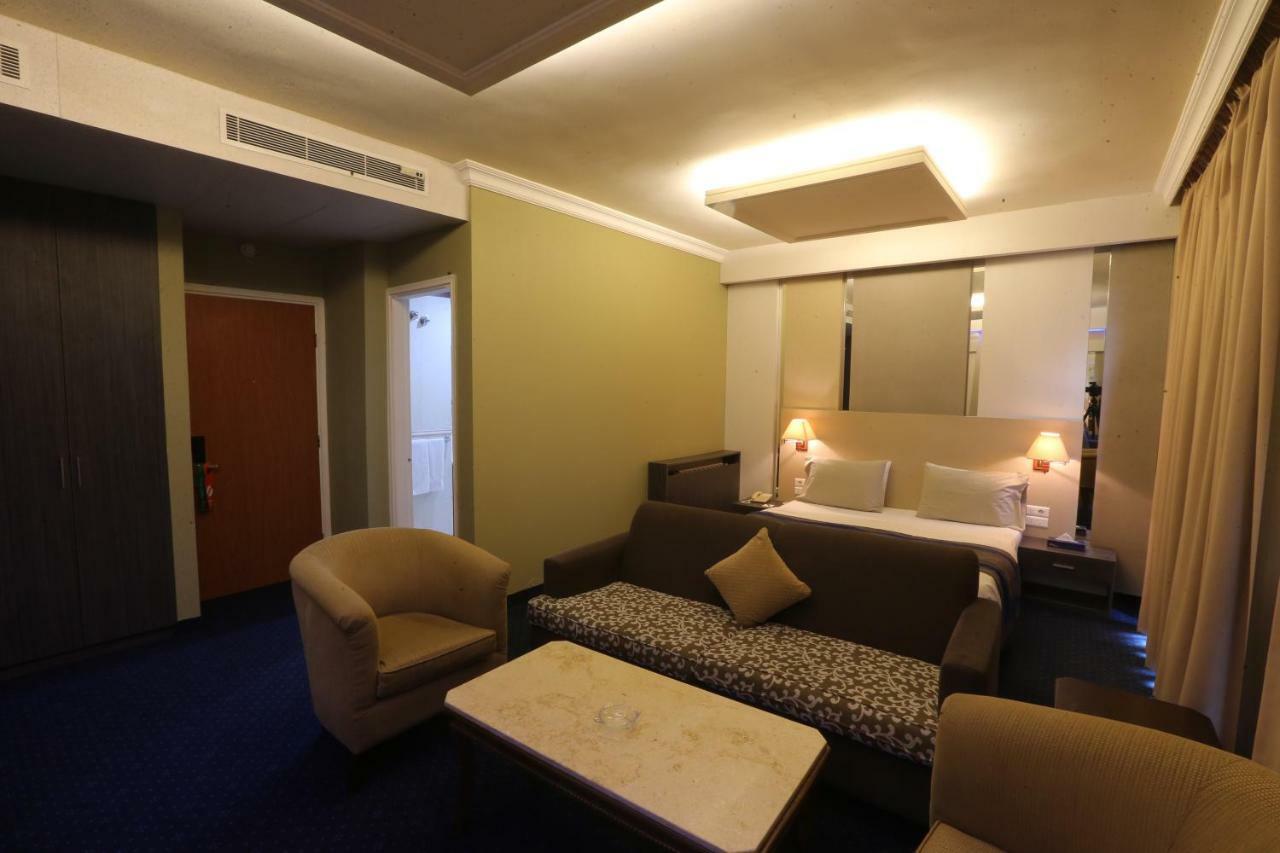 Padova Hotel Beirut Exteriör bild